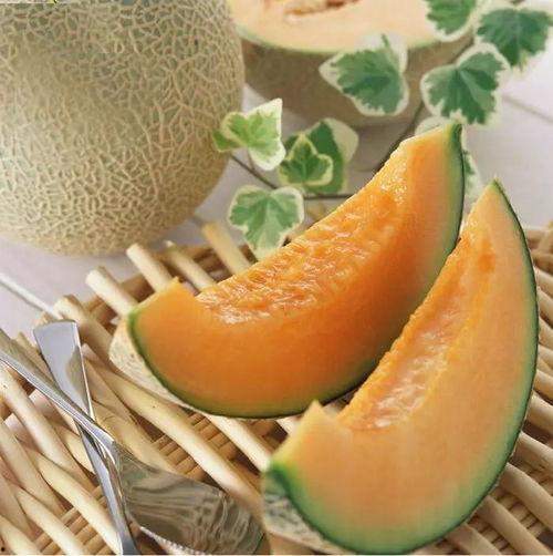 吃蜜甜哈密瓜视频,视频带你领略瓜果美味