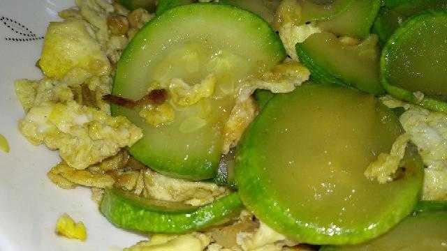 茭瓜怎么削片晒干吃的视频,茭瓜削片晒干，教你轻松制作传统小吃